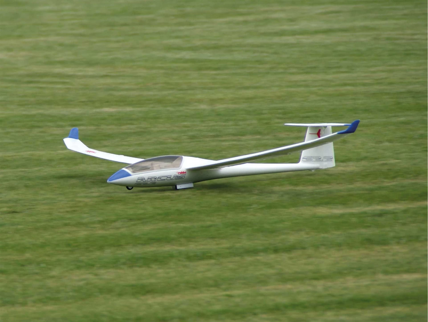 Robbe Modellsport ARCUS E 2.2 ARF(PNP) Mit Klapptriebwerk , Einziehfahrwerk Und Störklappen 11 Robbe Modellsport ARCUS E 2.2 ARF(PNP) Mit Klapptriebwerk , Einziehfahrwerk Und Störklappen - Image 11