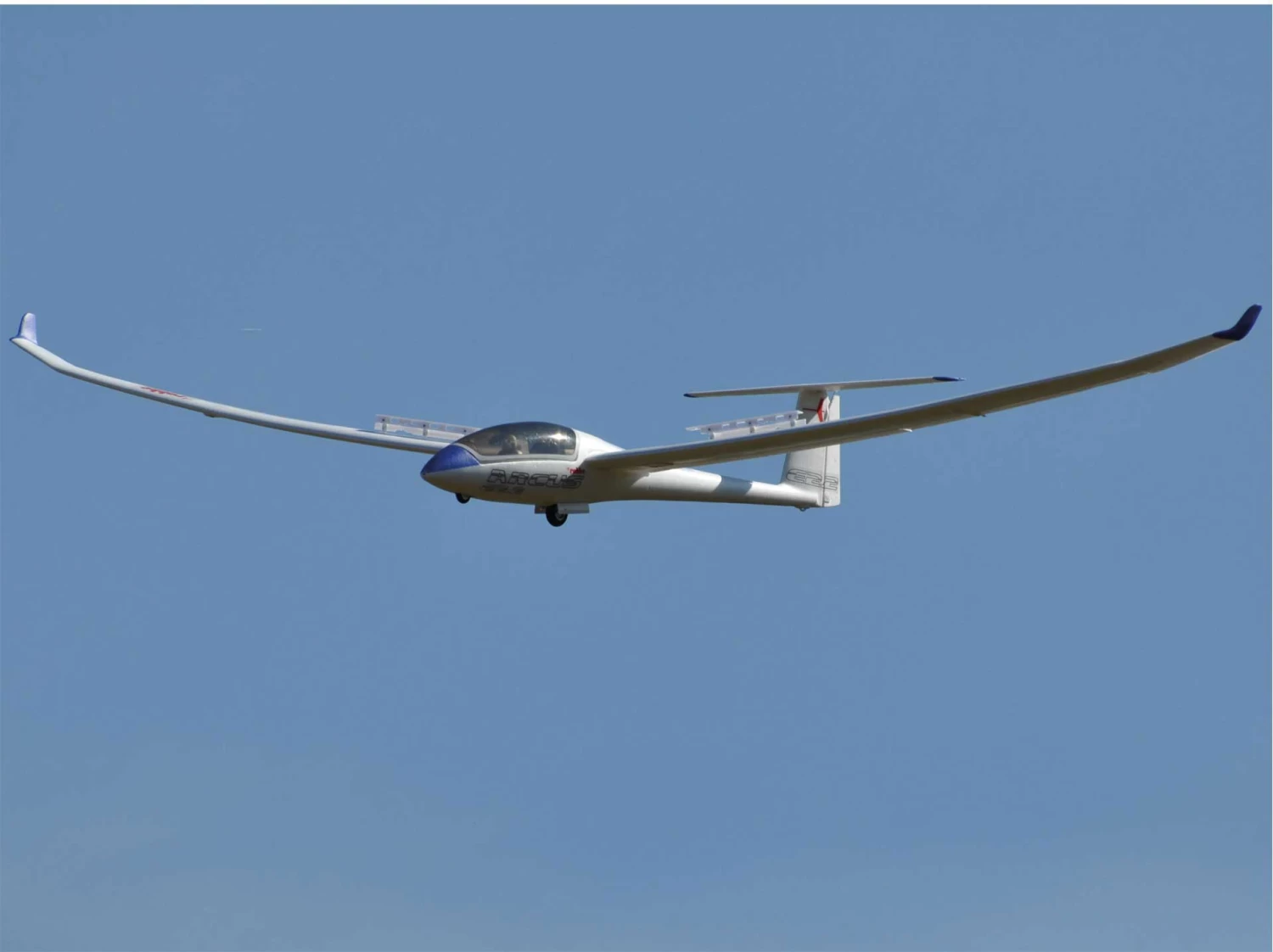 Robbe Modellsport ARCUS E 2.2 ARF(PNP) Mit Klapptriebwerk , Einziehfahrwerk Und Störklappen 16 Robbe Modellsport ARCUS E 2.2 ARF(PNP) Mit Klapptriebwerk , Einziehfahrwerk Und Störklappen - Image 16