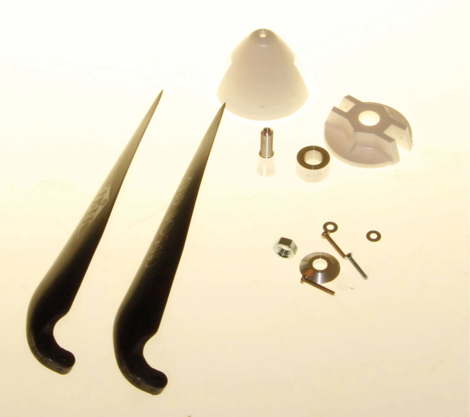 Robbe Modellsport Klappluftschraubenset 11X8" 38mm Spinner 3,2mm Motorwelle MILAN 1 Robbe Modellsport Klappluftschraubenset 11X8" 38mm Spinner 3,2mm Motorwelle MILAN