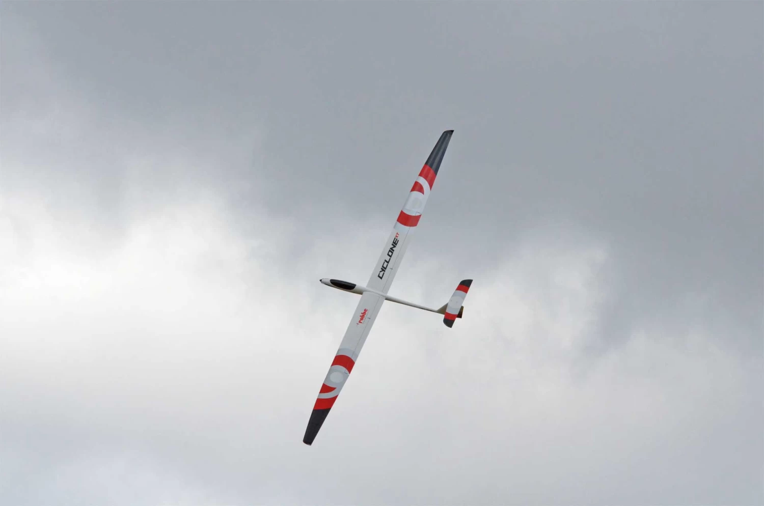 Robbe Modellsport Cyclone XT 6,2m PNP Mit GfK Rumpf, 4-tlg Tragflächen Mit Abachi-Beplankung 8 Robbe Modellsport Cyclone XT 6,2m PNP Mit GfK Rumpf, 4-tlg Tragflächen Mit Abachi-Beplankung - Image 8