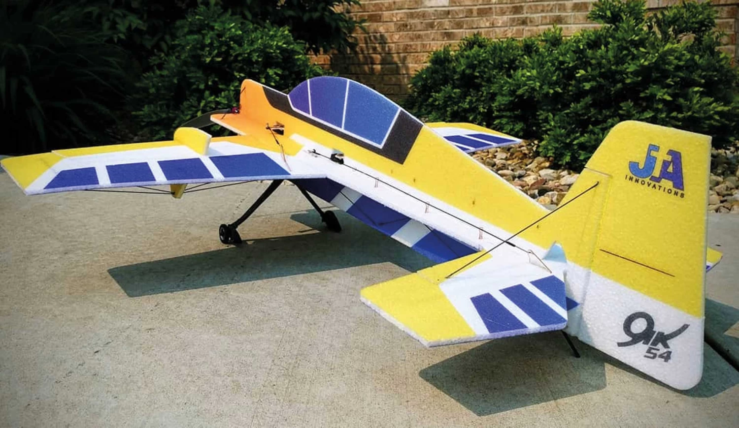 JTA Innovations Yak 54 (gelb/blau) 32" EPP 3D-Kunstflug Modell 3 JTA Innovations Yak 54 (gelb/blau) 32" EPP 3D-Kunstflug Modell - Image 3