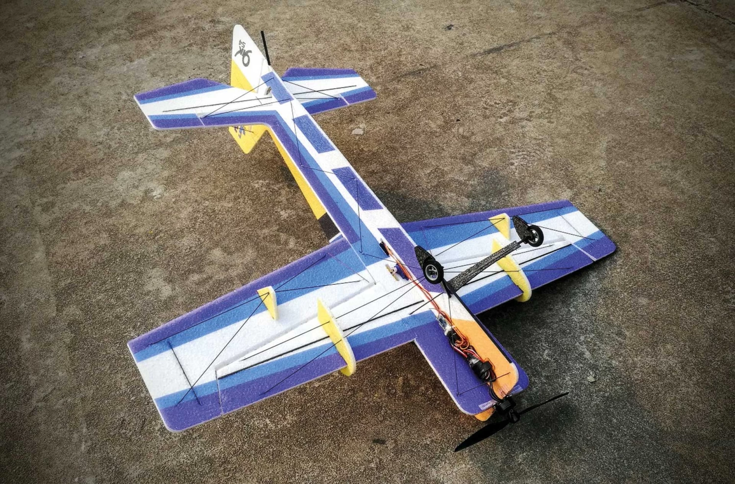 JTA Innovations Yak 54 (gelb/blau) 32" EPP 3D-Kunstflug Modell 4 JTA Innovations Yak 54 (gelb/blau) 32" EPP 3D-Kunstflug Modell - Image 4