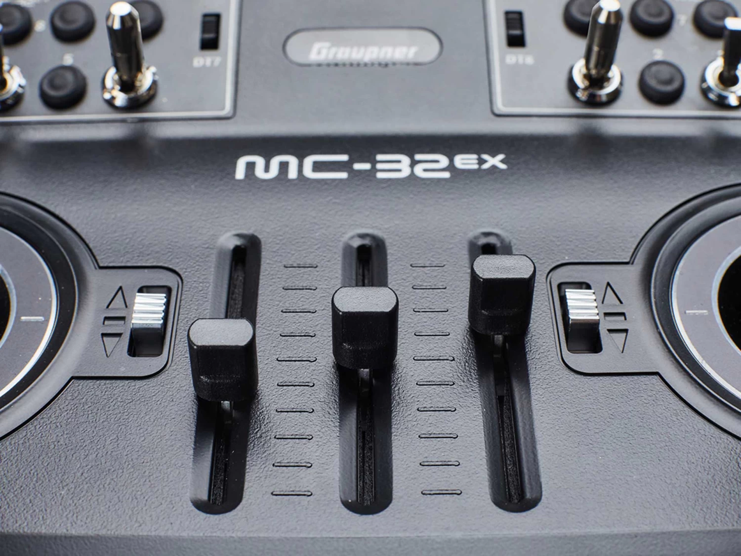 GRAUPNER MC-32ex Sender HoTT 2.4GHz Fernsteuerung 5 GRAUPNER MC-32ex Sender HoTT 2.4GHz Fernsteuerung - Image 5